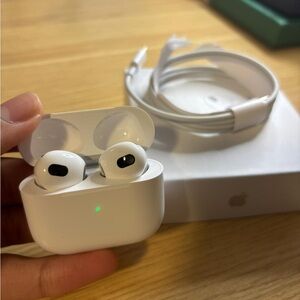 AirPods 4 used for a week 
With receipt